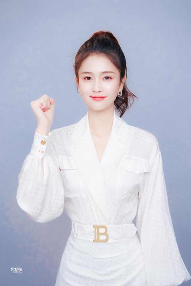 爆！白鹿刘宇宁微博盛典同台拉扯疯狂递话筒这化学反应谁顶得住啊